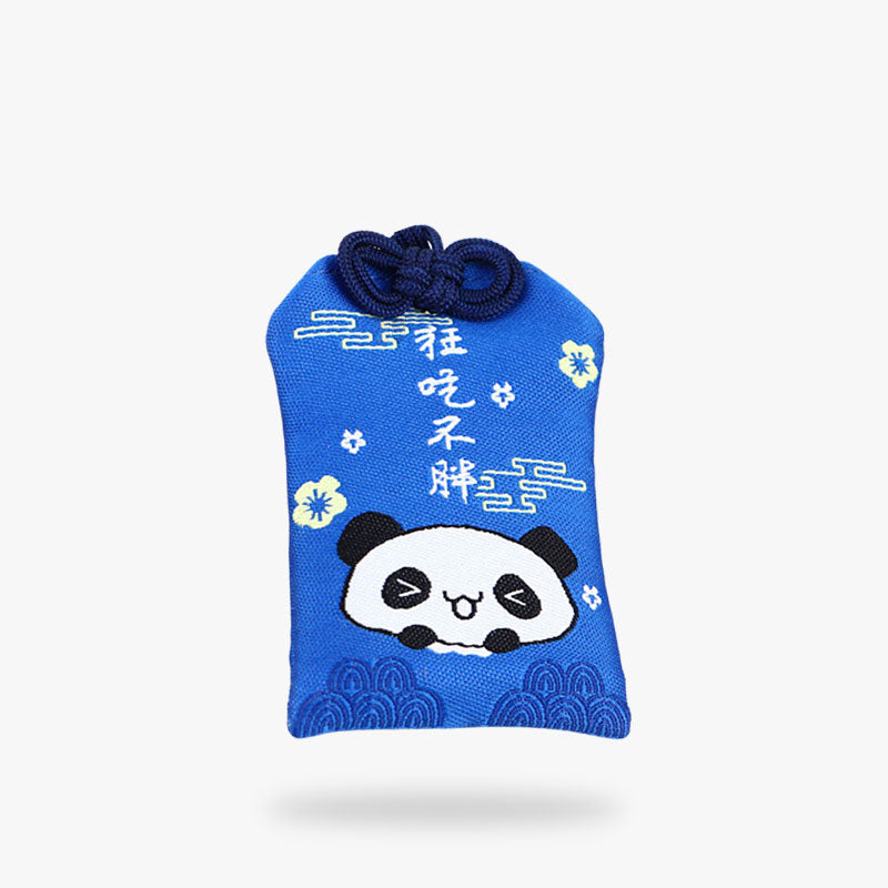 Un omamori protection est un porte-bonheur japonais qui ressemble à un sac en tissu. Des kanji et un mignon panda de style Kawaii sont brodés.