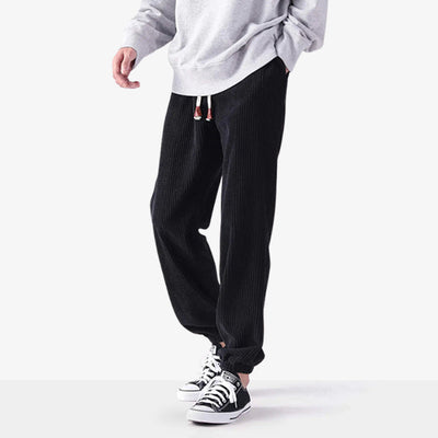 Pantalon Biraki en velours côtelé noir à coupe ample et texture douce, reflétant l'inspiration vestimentaire japonaise traditionnelle