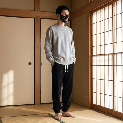 Pantalon Biraki en velours côtelé noir vue de face détaillée
