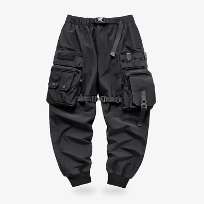 cet habit japonais est un Pantalon cargo techwear noir, conçu avec plusieurs poches pour un style urbain inspiré de la mode japonaise.