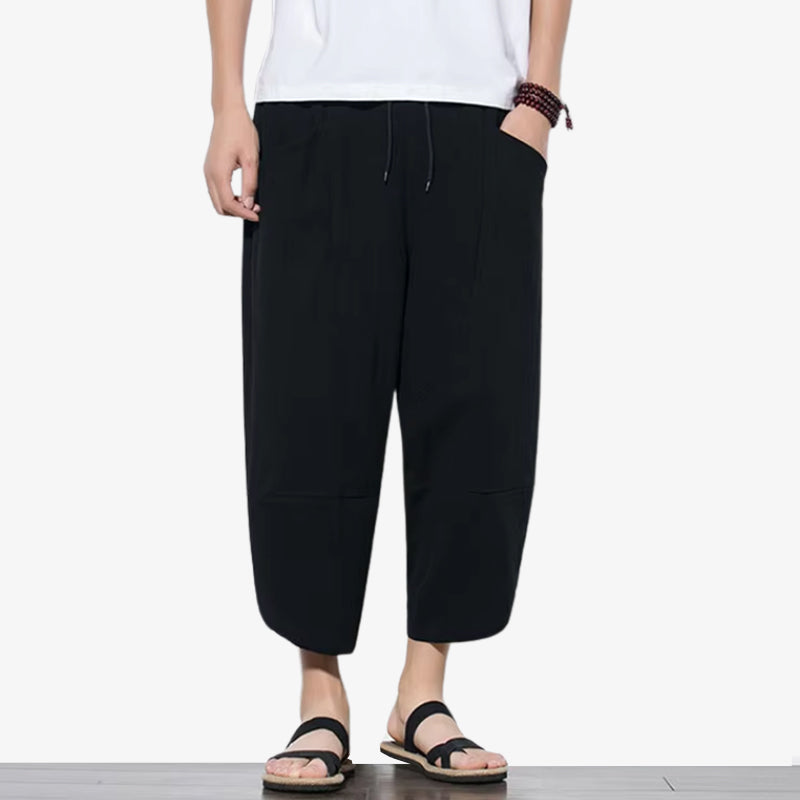 Pantalon japonais casual noir aux lignes épurées et coupe ample pour un usage quotidien polyvalent