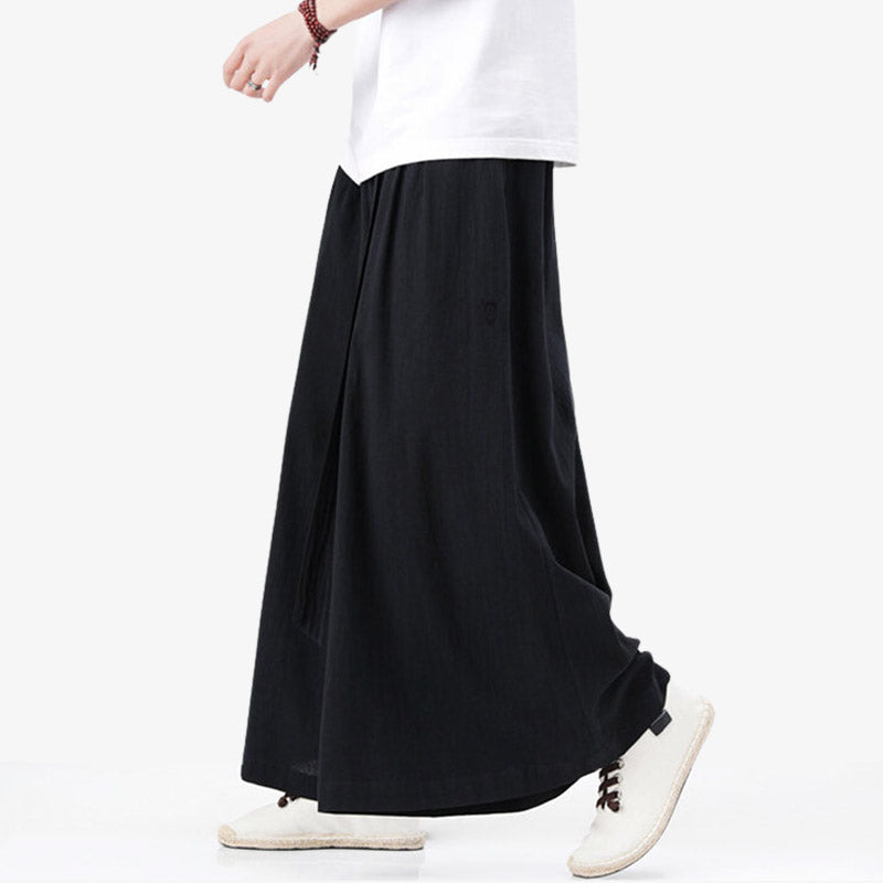Pantalon japonais large noir inspiré du hakama porté par les samouraïs