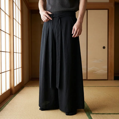 Pantalon japonais traditionnel noir à coupe ample inspiré du hakama
