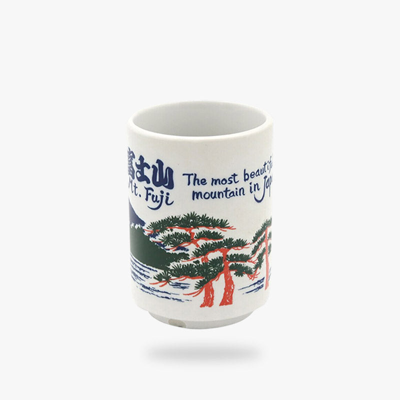 Une photo tasse à thé avec des motifs japonais, arbres et mont Fuji