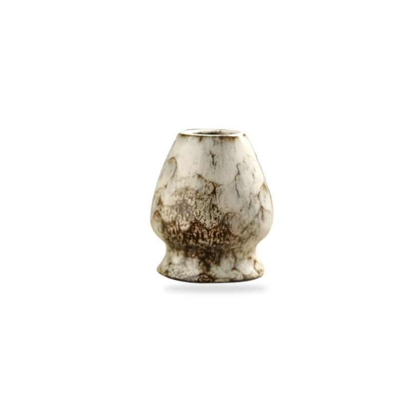 Petit porte-fouet chasen en céramique texturée sur fond blanc