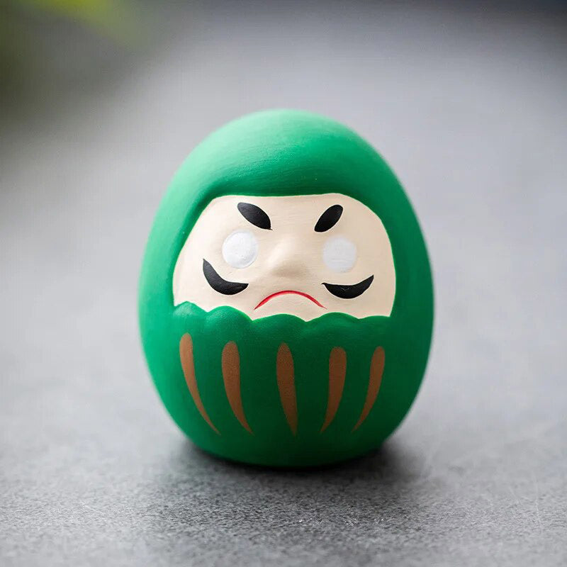 Poupée Daruma verte, symbole japonais de santé et de porte-bonheur