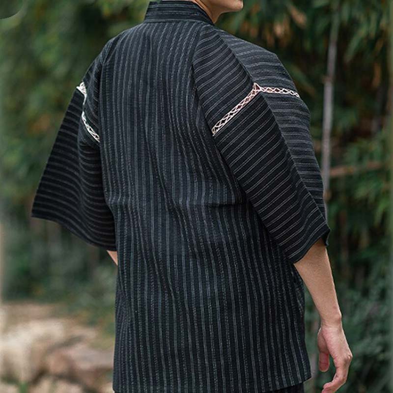 Ce pyjama traditionnel Japonais est un jinbei. C est un ensemble kimono japonais