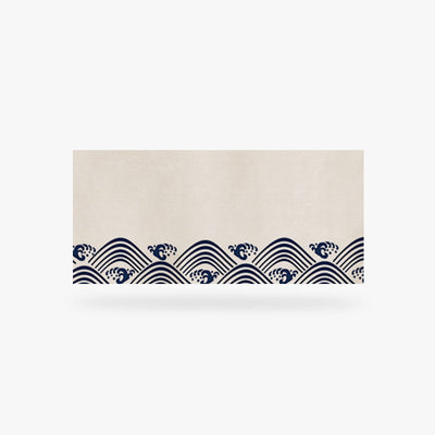 Ce rideau Japonais court est un noren de couleur blanche avec des motifs de vagues japonaises