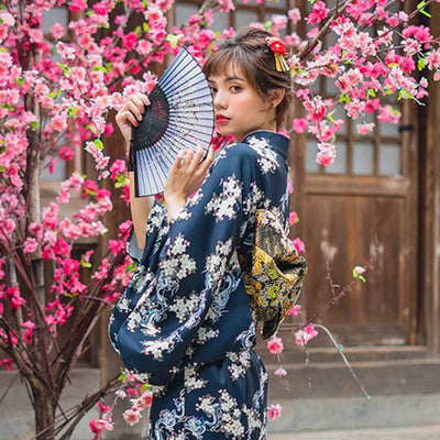 Robe kimono fleurie femme style geisha