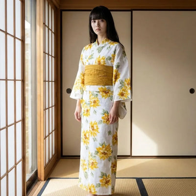 Robe yukata fleurie à grands tournesols himawari jaunes sur fond clair
