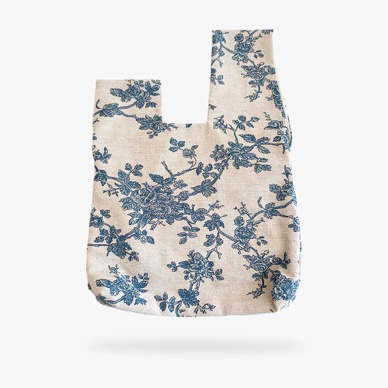 Ce sac japonais a fleur est un tote bag de couleur blanche imprimé avec des fleurs japonaises