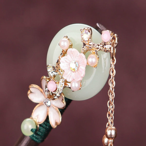 bijoux sakura kanzashi avec fleurs de sakura et chaîne à pendentifs