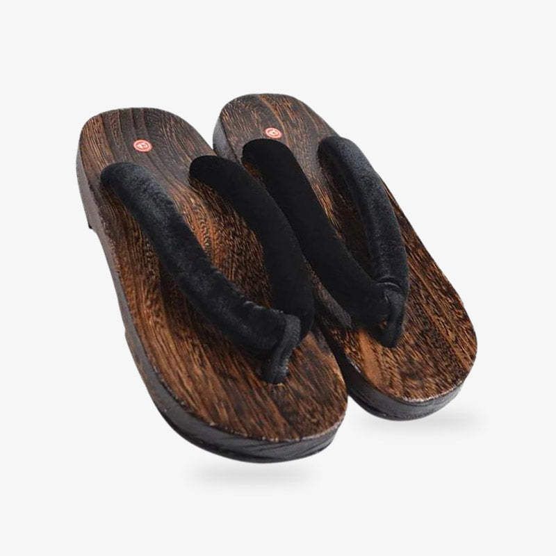 Sandales zori japonaises en bois avec semelle en caoutchouc, une touche moderne sur des chaussures traditionnelles