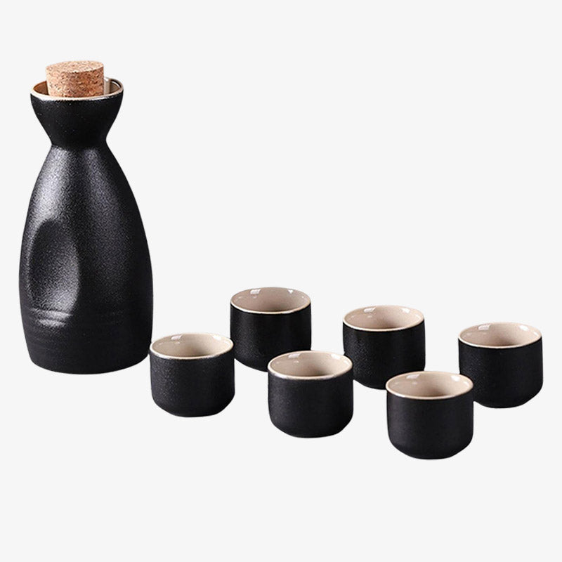 Set à saké en céramique blanche au design épuré pour une dégustation traditionnelle japonaise
