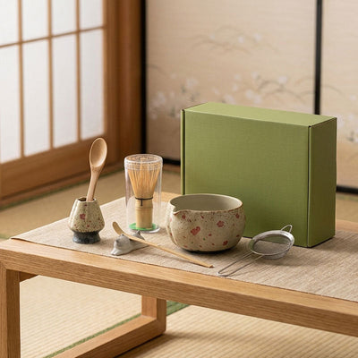 Un magnifique set à matcha avec coffret vert dans une pièce japonaise traditionnelle