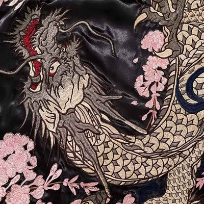 Sukajan bomber dragon à la broderie vibrante, alliant art traditionnel et mode contemporaine
