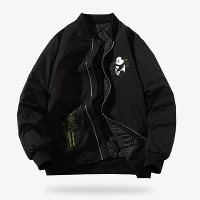 Cette veste noire est un sukajan souvenir bomber jackets avec un motif de panda japonais et de bambous brodés