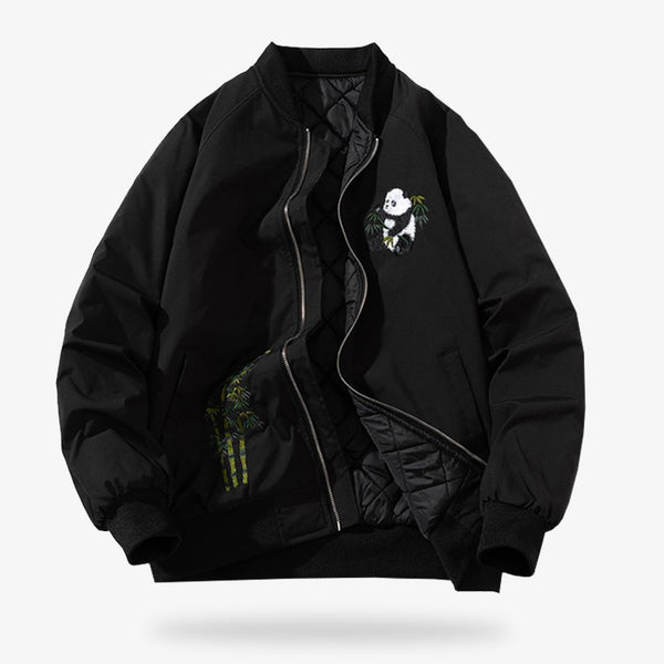 Cette veste noire est un sukajan souvenir bomber jackets avec un motif de panda japonais et de bambous brodés