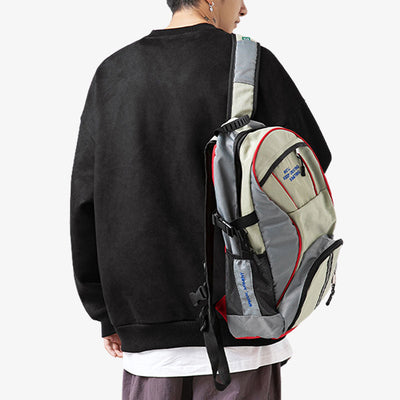 Sweat japonais pour homme au style minimaliste et tendance, en spandex et polyester durable, porté avec un sac streetwear