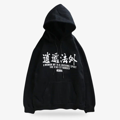 Un sweat à capuche noir avec des lettres kanji blanches imprimées