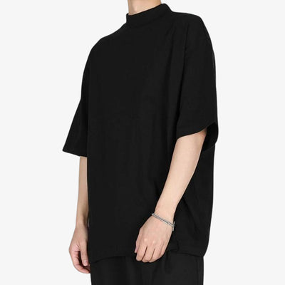 T-shirt japon pour homme porté en ville