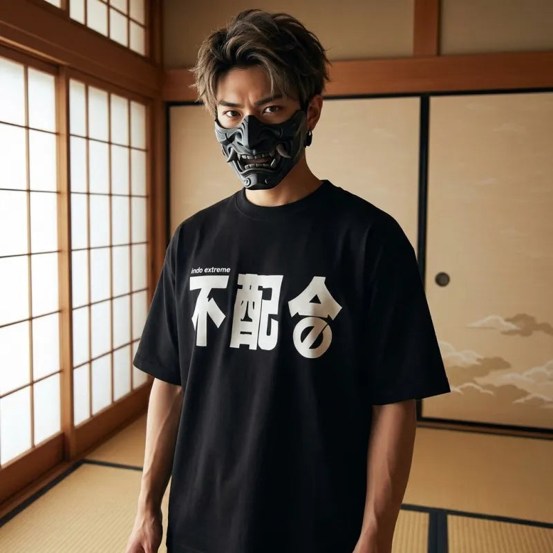 T-shirt japonais femme vue de face style streetwear noir
