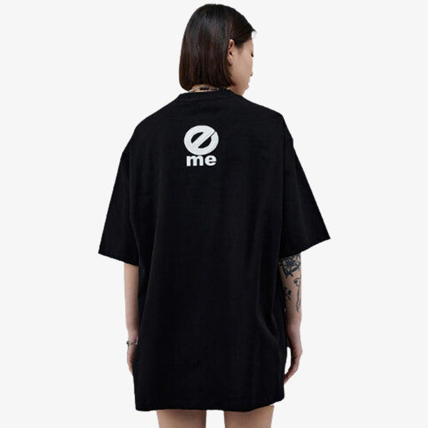 Ce t-shirt style japon noir femme est imprimé avec un signe barré dans le dos