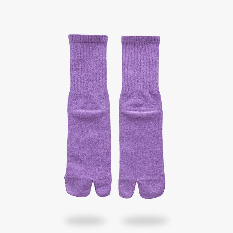 Une paire de chaussettes japonaises tabi bleu