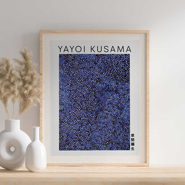 Ce tableau japonais yayoi kusama est une oeuvre d'art japonais abstraite