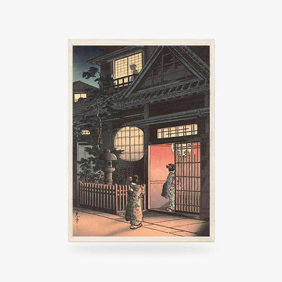  Cet objet deco est un tableau ukiyo-e dans un style d'estampes japonaise. Deux geisha en kimono rentrent dans une maison traditionnelle en bois