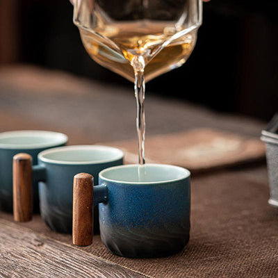 Plusieurs tasses a the japonaise artisanale avec des manches