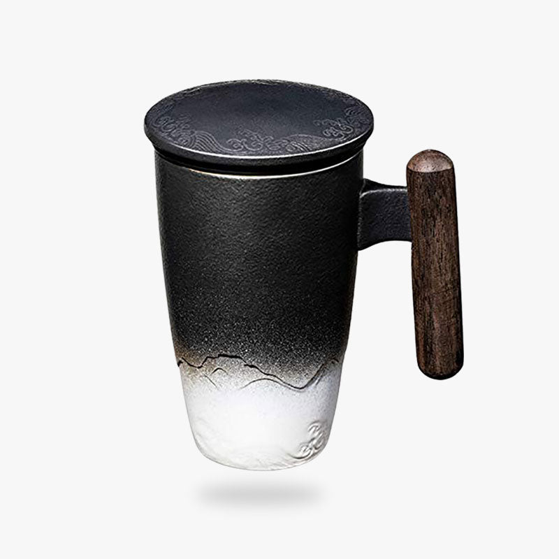 Une tasse japonaise traditionnelle de couleur blanc he et noir. Tasse à thé en céramique