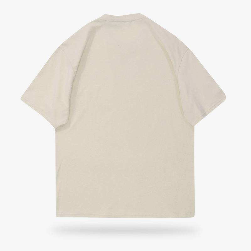 Ce tee-shirt japonais est beige et unicolore. La coupe est large et le coton de qualité