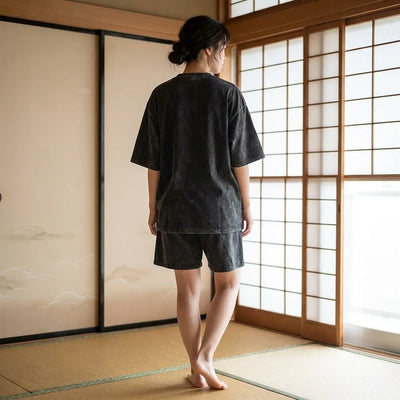 Tee-shirt japonais vintage vue de dos en extérieur