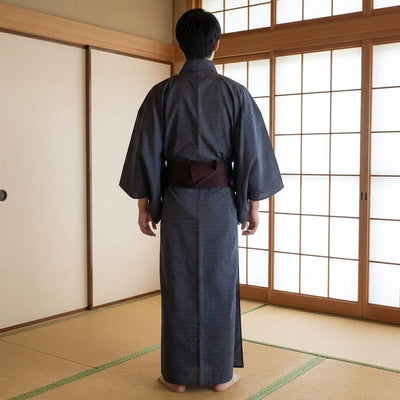 Détail du tissu et des manches du yukata gris