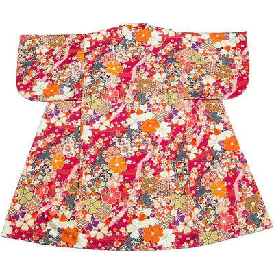 Tissu du kimono rouge japonais avec motifs de fleurs de sakura