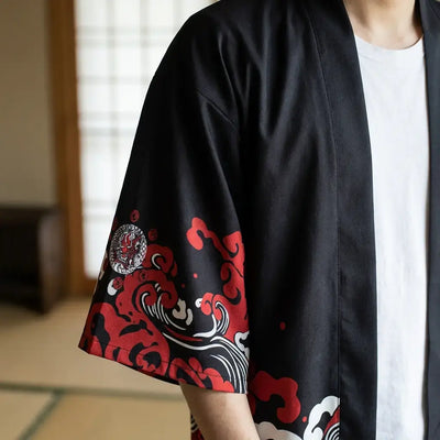 Gros plan sur le tissu et la manche du veste style kimono homme