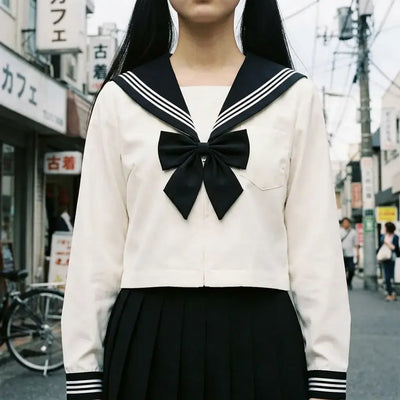 Gros plan sur le tissu et la manche du uniforme ecole japon
