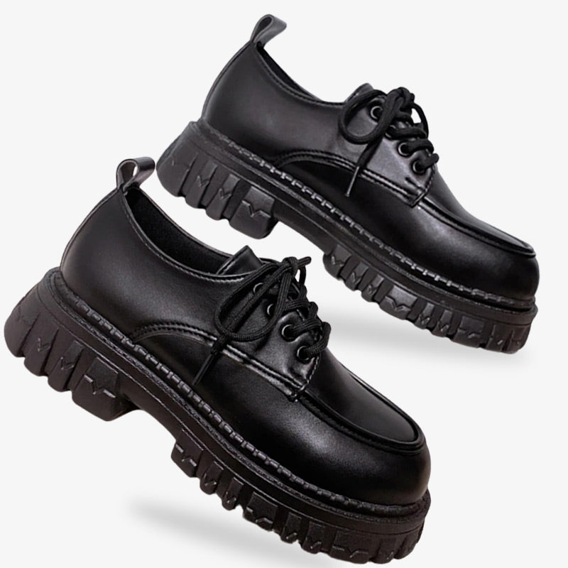 Chaussures noires pour uniforme japonais, inspirées de la mode scolaire japonaise, idéales pour un look académique fidèle à la tradition
