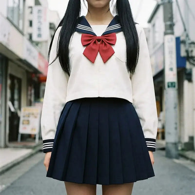 Gros plan sur le tissu et la manche du uniforme japonais fille