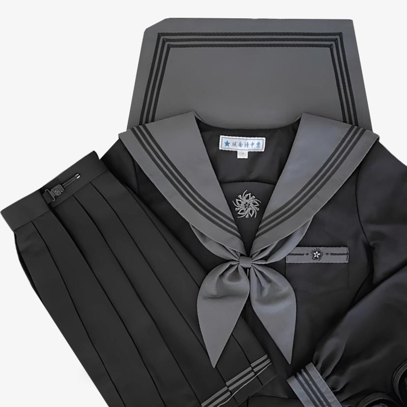 Achat uniforme scolaire japonais cosplay de couleur noir, conçu en coton et matière synthétique, avec une coupe traditionnelle inspirée du sailor fuku, parfait pour cosplay ou tenue classique.