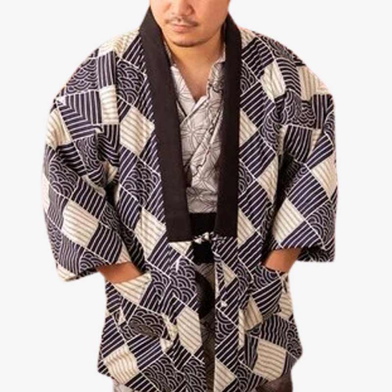 Ce manteau japonais chaud et molletonné est une veste hanten homme qui se porte par dessus un kimono homme. La veste est imprimés avec des symboles japonais traditionnels que l on appelle Wagara
