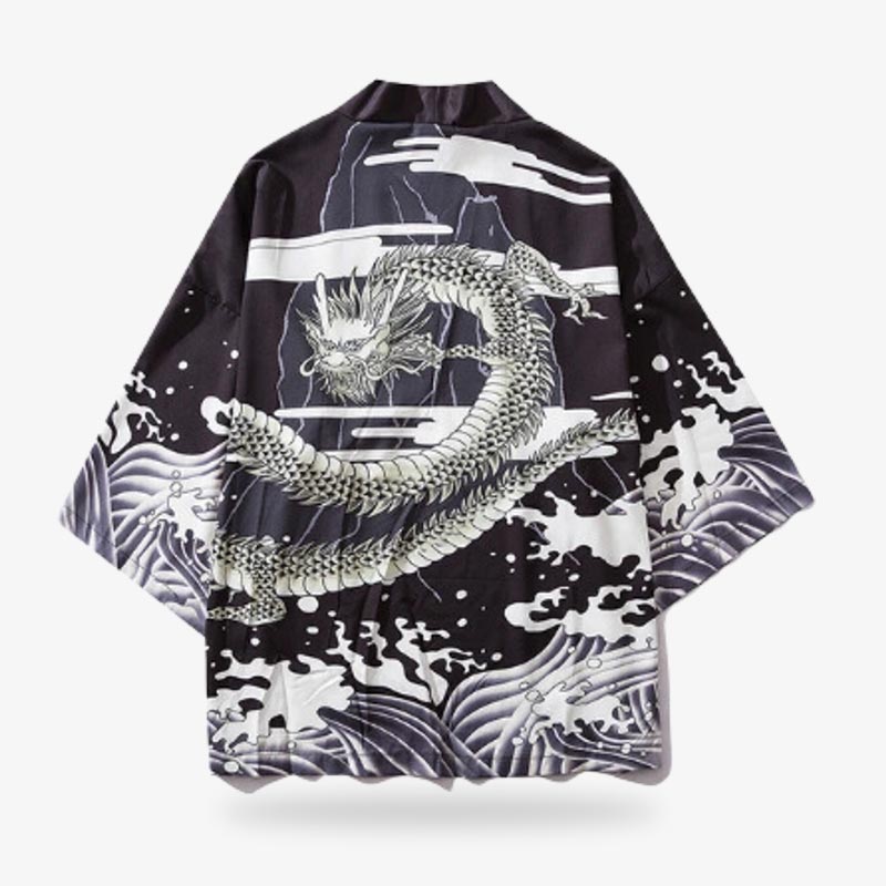 Veste kimono dragon femme portée en tenue japonisante