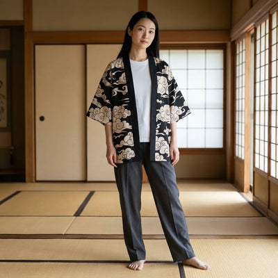 Haori Jacket Tsuru porté par une femme, vue de face