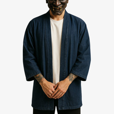 Veste kimono homme en denim associée à une chemise blanche japonaise