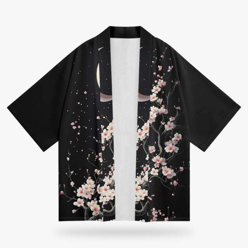 Une veste kimono noire ornée de fleurs de sakura blanches et d'un motif de lune, au design serein, idéale pour une mode moderne aux racines culturelles