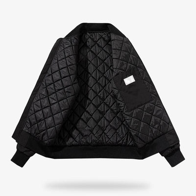 Ce blouson en polaire est une veste sukajan souvenir noire à manches longues