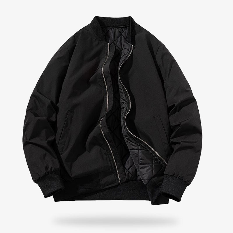Ce blouson noir est une veste sukajan à manches longues et fermeture zippée