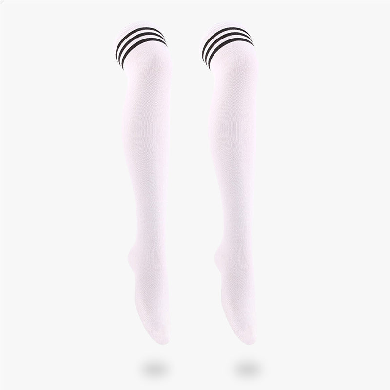 Ce vêtement chaussette japonaise longue est un accessoire japonais pour un style kawaii, cosplay ou sailor fuku.