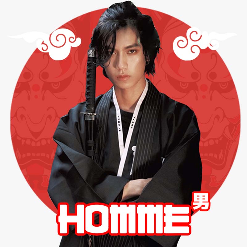 Homme portant un vettement japonais traditionnel : kimono homme de couleur noir
